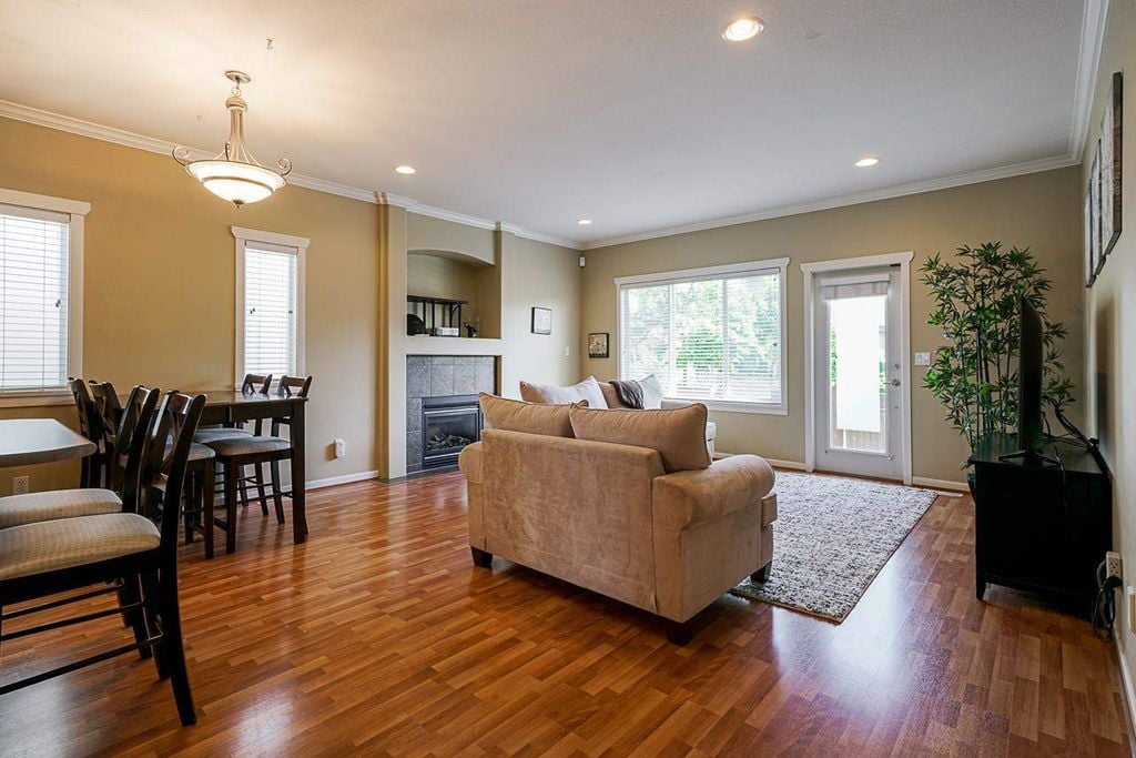 18938 70 Ave
