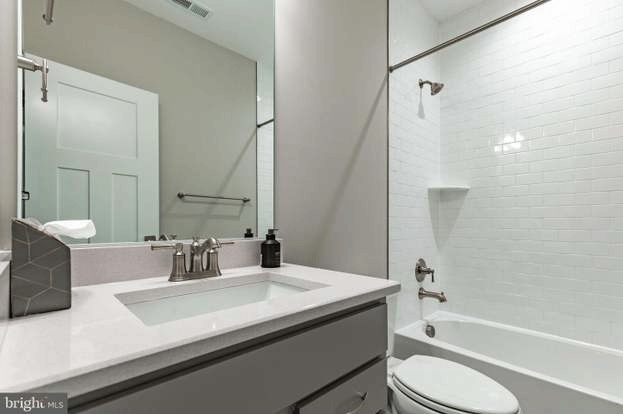 Discover a New Build Tour of 38553 Palatine Lane in Lovettsville with Diana Geremia, Realtor