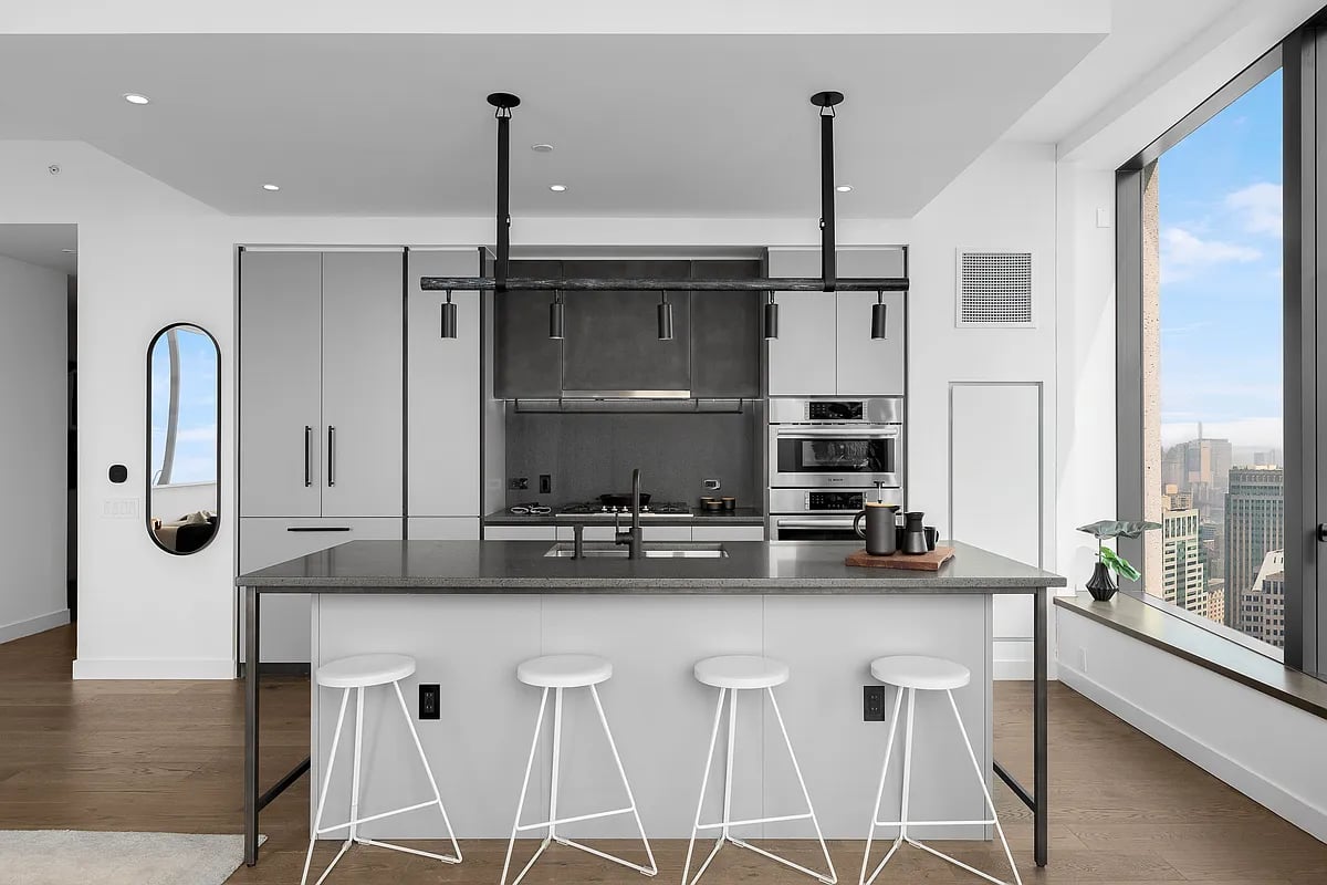 11 Hoyt Street #49C