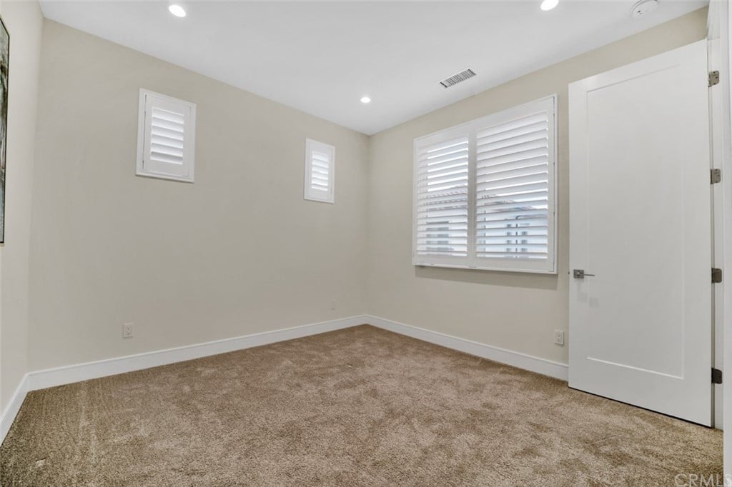 124 N lomita