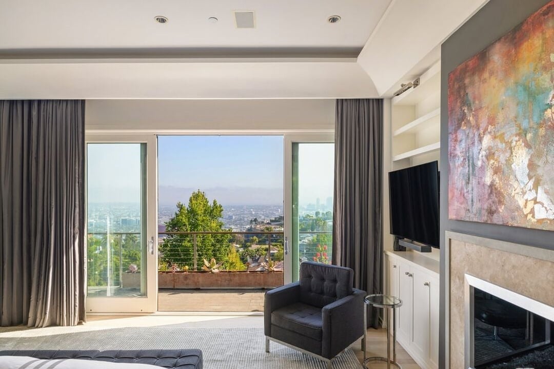 Aria Manor, Sunset Plaza Dr, 90069