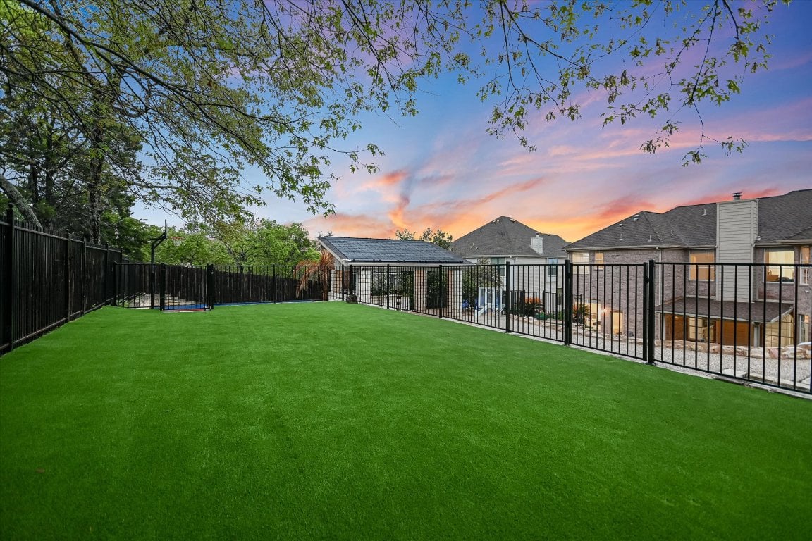 2112 Cliffs Edge Dr