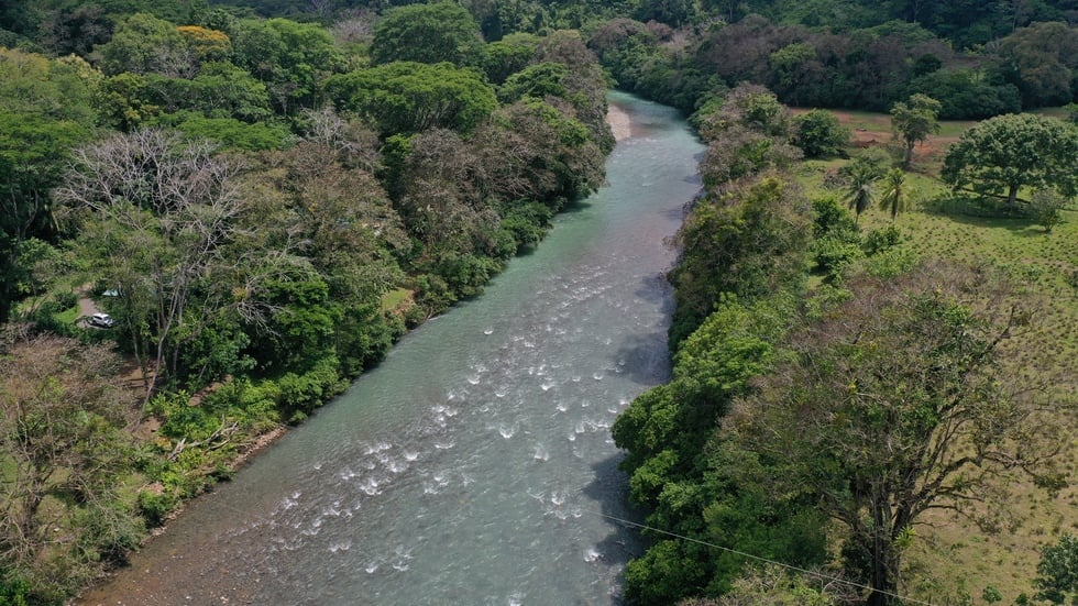 Luxury Riverfront Residence in Playa Dominical Walk to the Beach