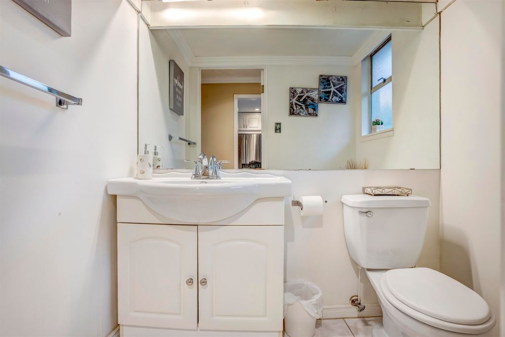 555 W 28th St, #104