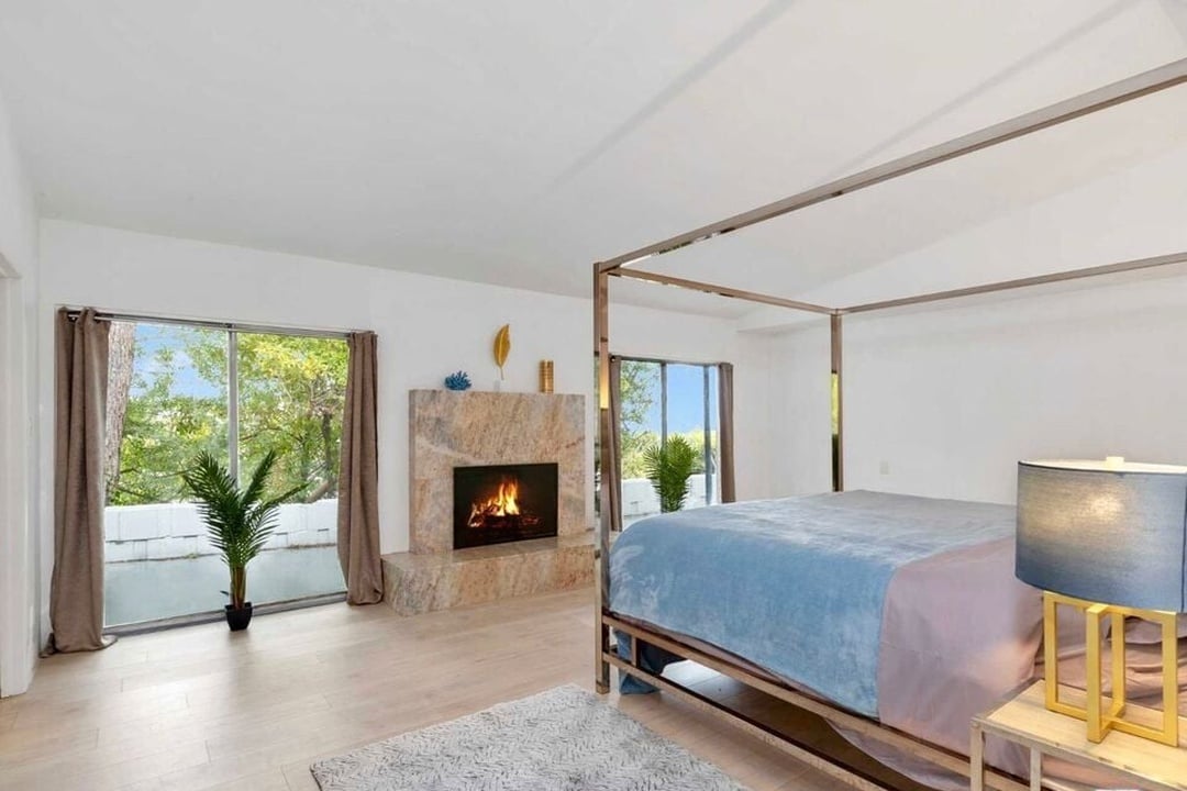 Monarch Pavilion, Beverly Grove Dr, 90210