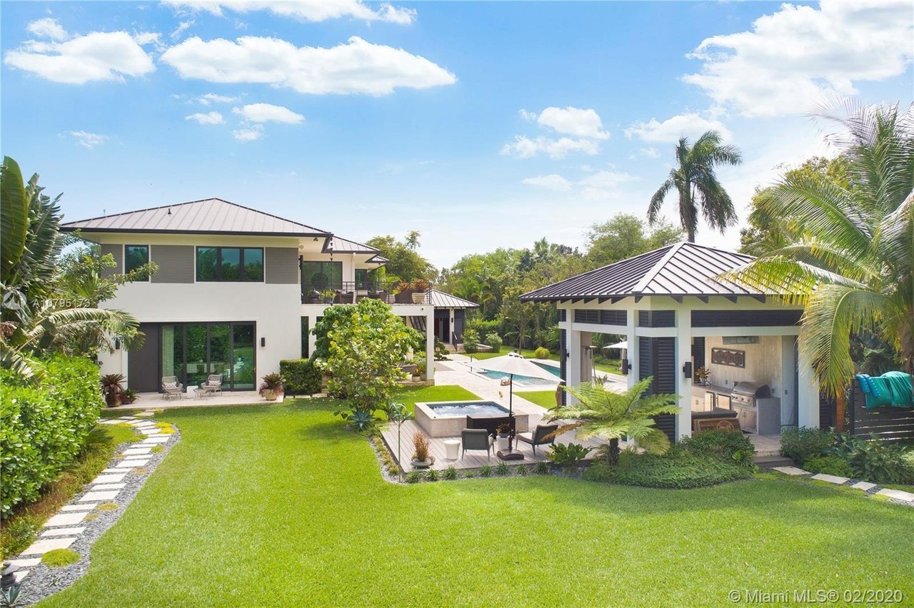 4965/4945 SW 82 St