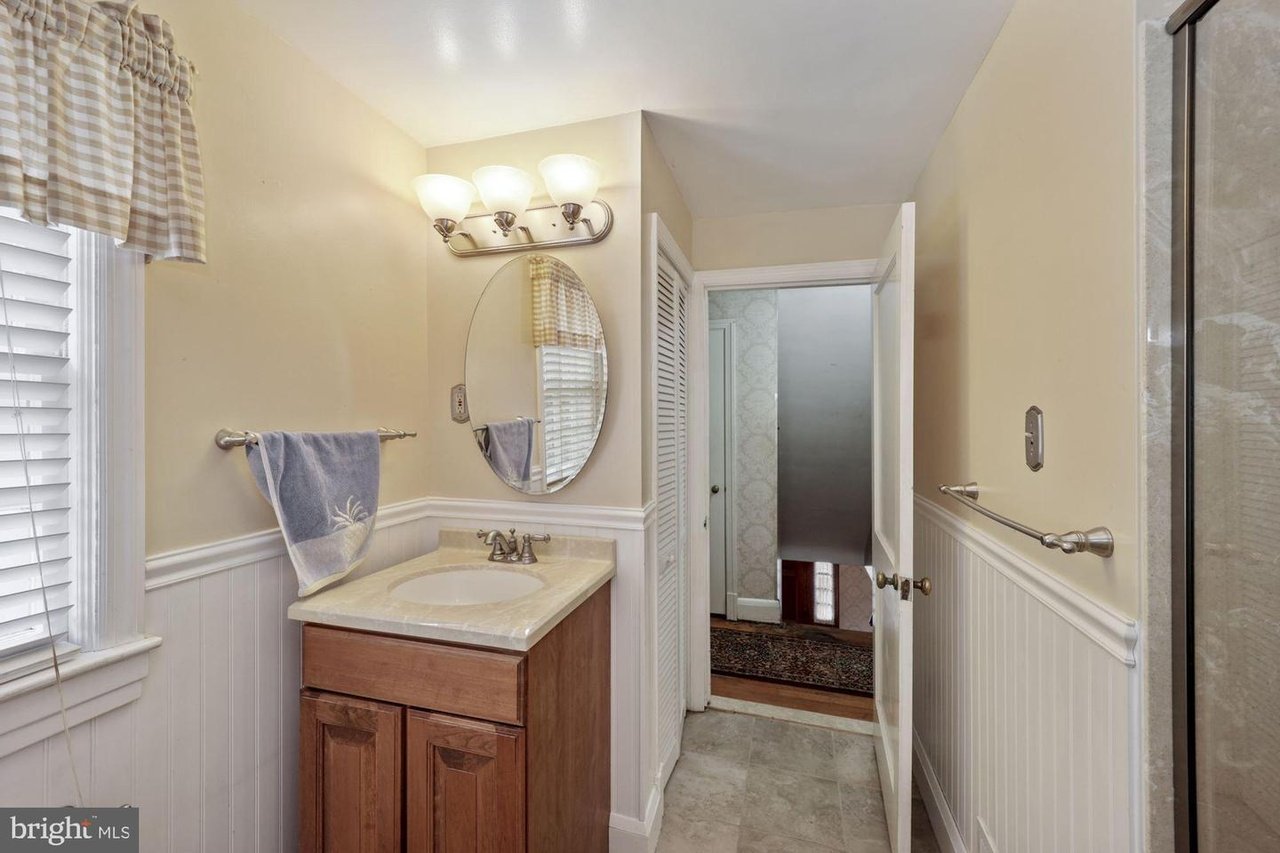 144 Archwood Ave