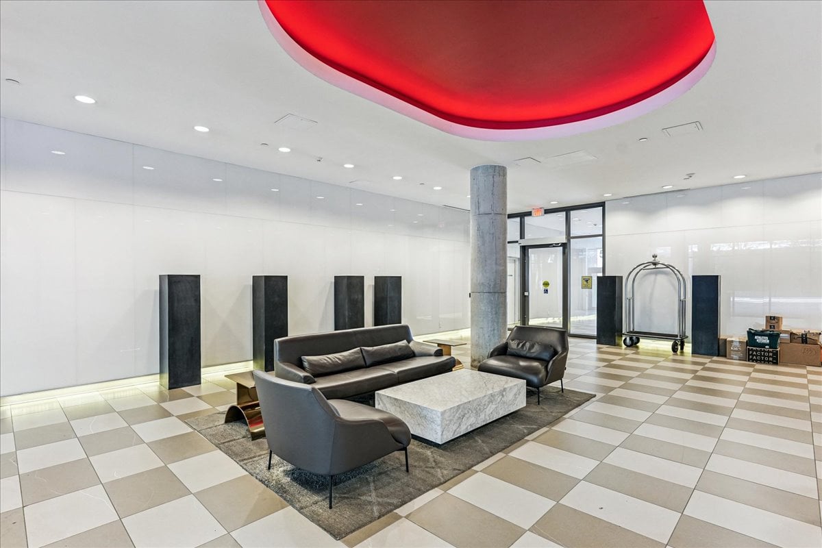 560 King St West Suite 1006