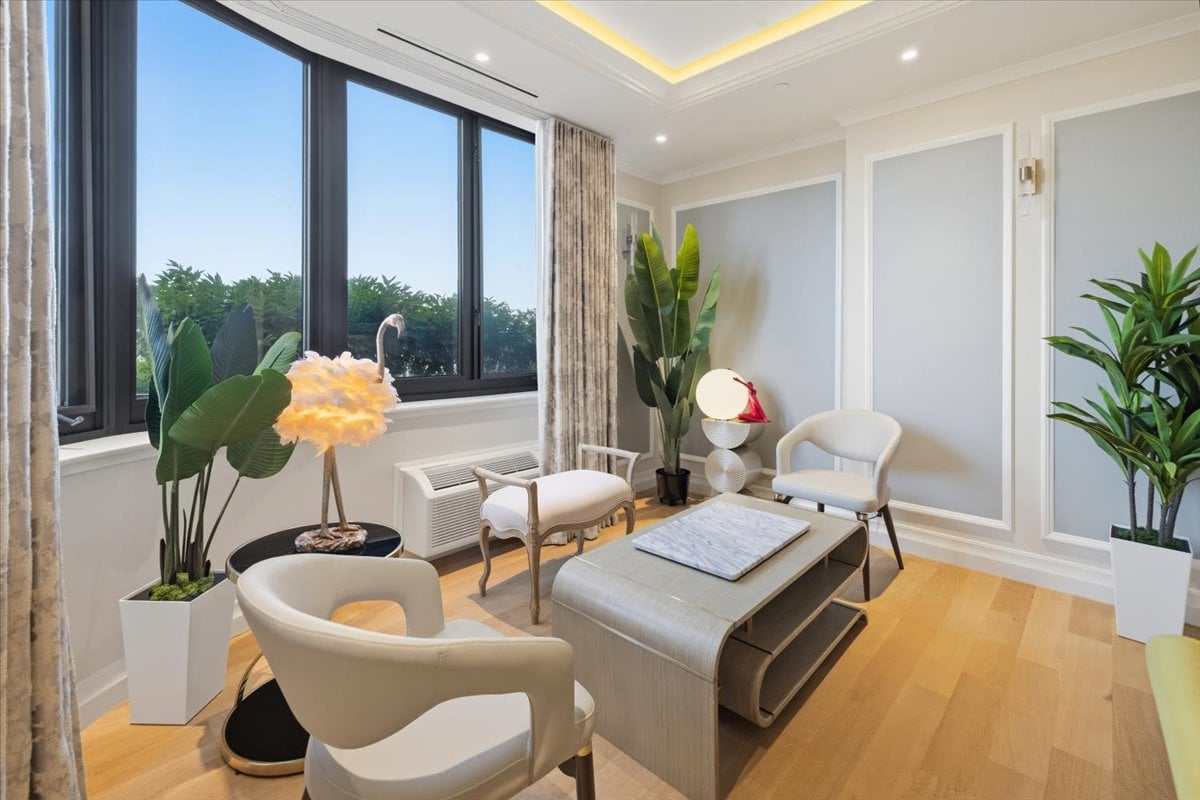 100 Carlyle Drive VG6