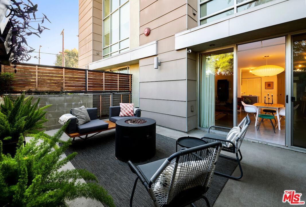 5806 Waring Ave Unit: 2