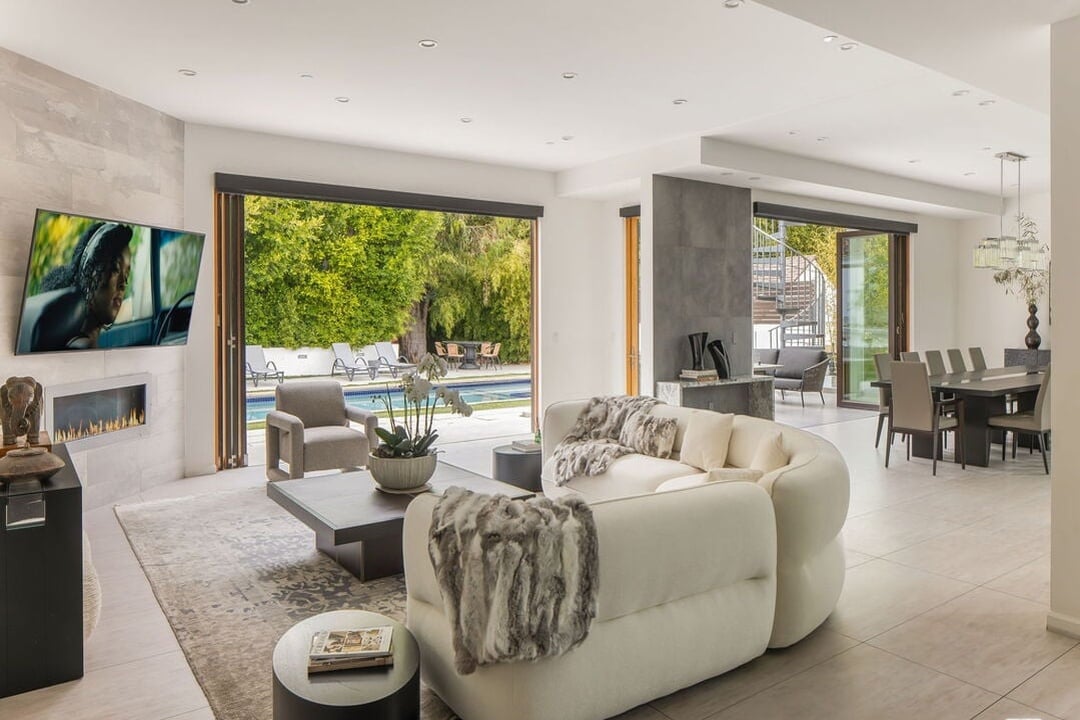 Aurelian Pavilion, W Sunset Blvd, 90049