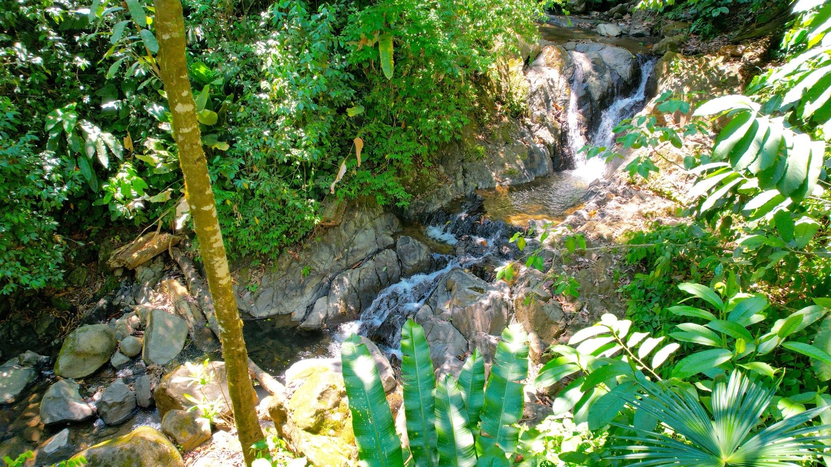 Riverside Jungle House with Waterfall Views in Ojochal, Costa Rica