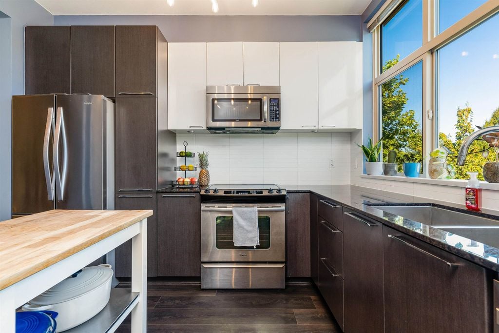 8473 163 St, #11