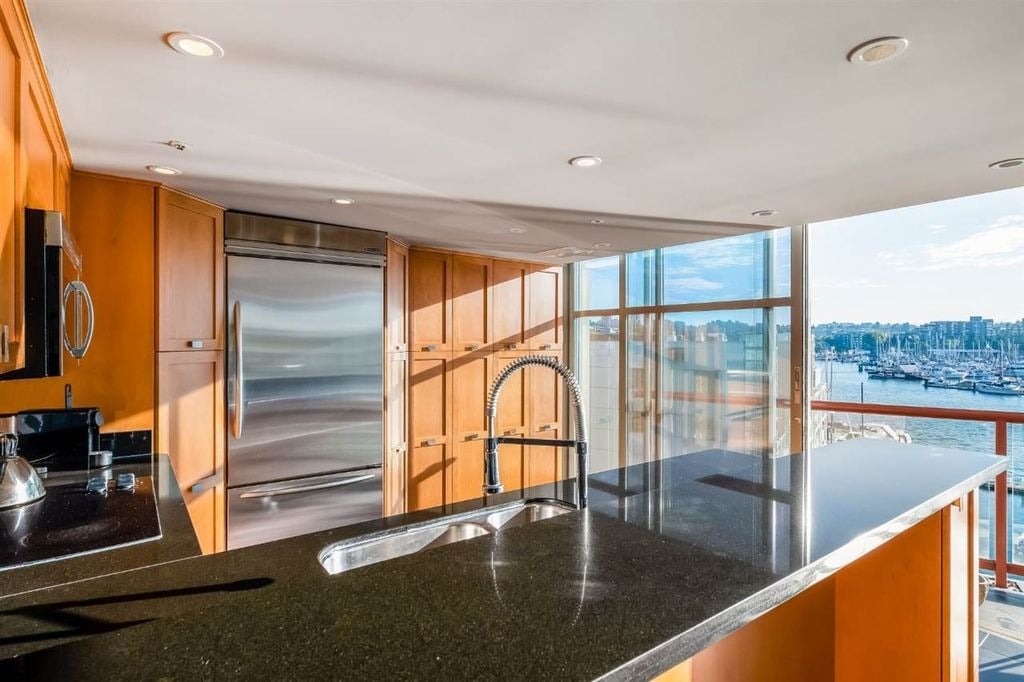 990 Beach Ave, #310