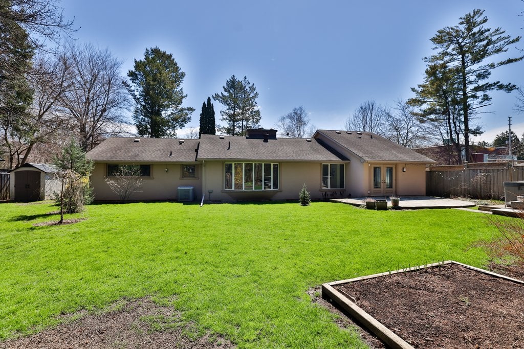 35 Hollyrood Heights Dr