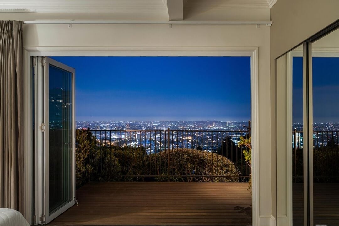 Sierra Mar Dr, 90069