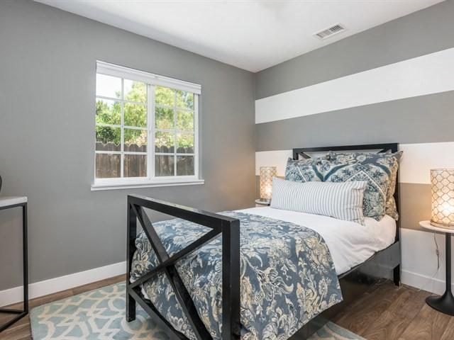 330 Palisades Dr
