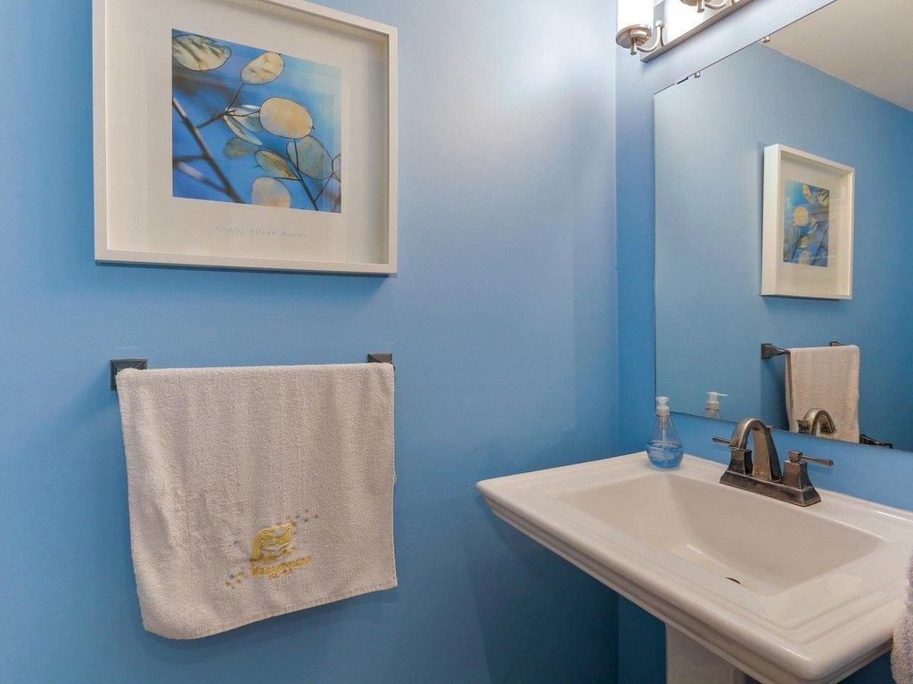 807 Porteau Pl