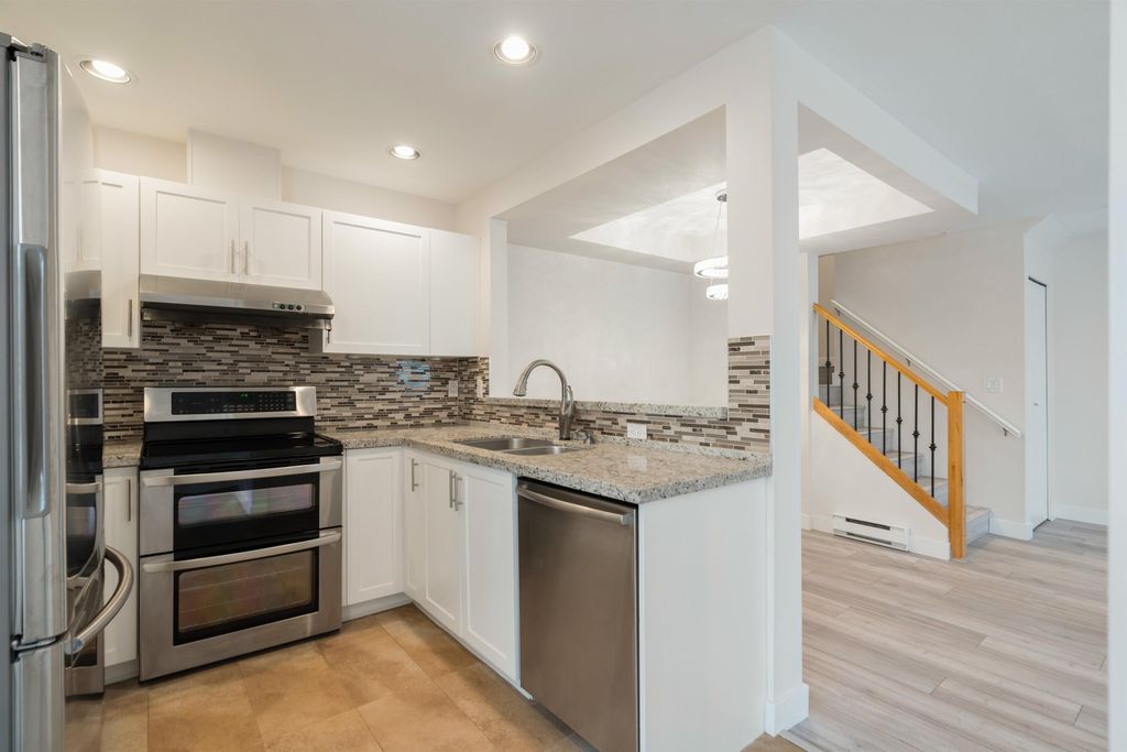 7406 Hawthorne Terr