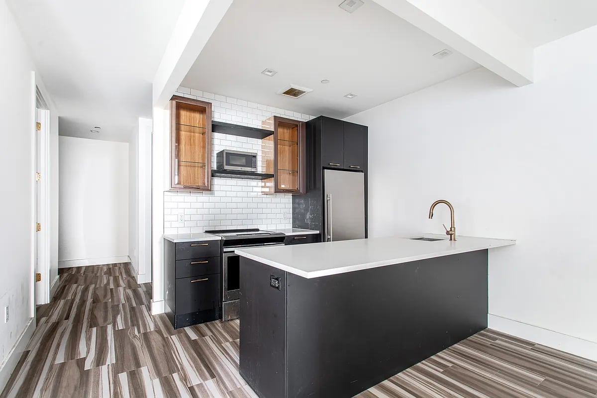 709 Hart Street Unit: 1C