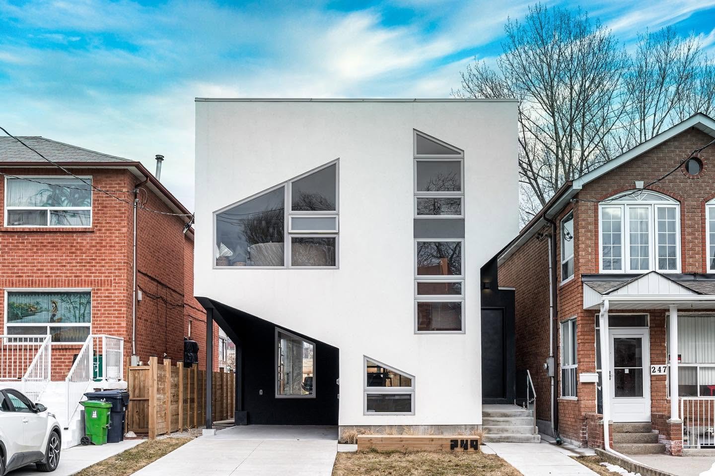 249 Macdonell Ave