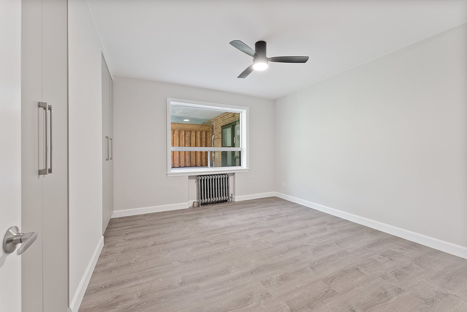24 Shallmar Boulevard 311, Toronto C04 Unit: 311