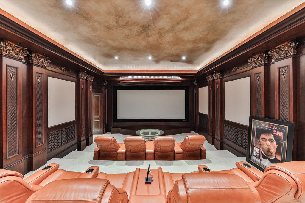 489 Lakeshore Road East
