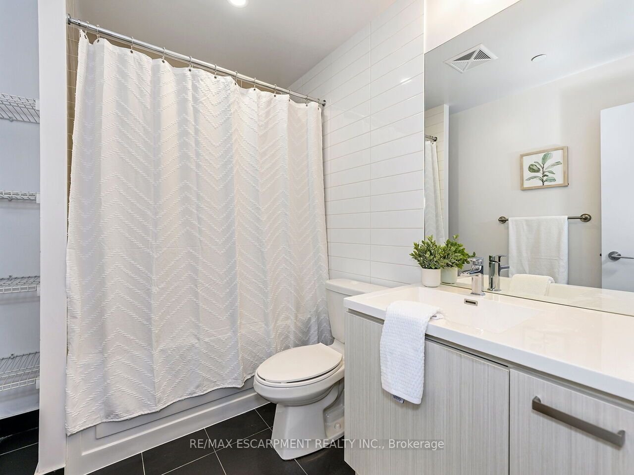 BEGINNER LUXURY IN MIDTOWN 