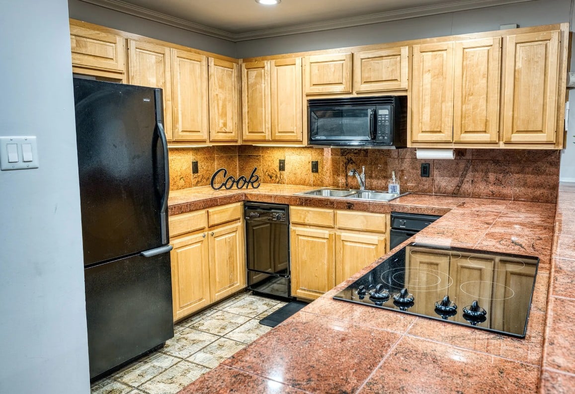 Beautiful north Central 1/1; be close to everything!