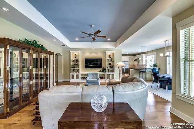 155 Village Prk Dr