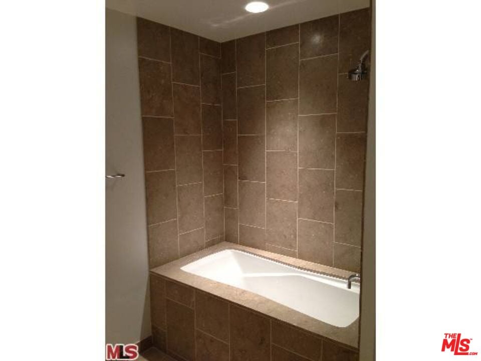 6250 Hollywood Blvd, #5F