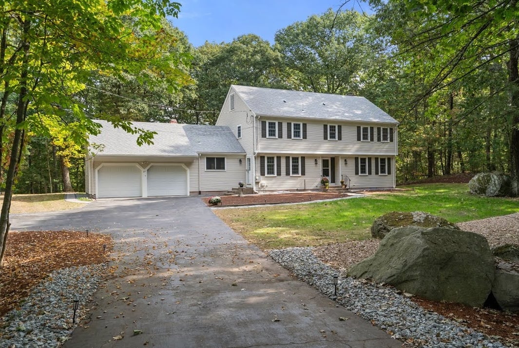  Property Tour: 40 Rolling Lane, Dover, Massachusetts 