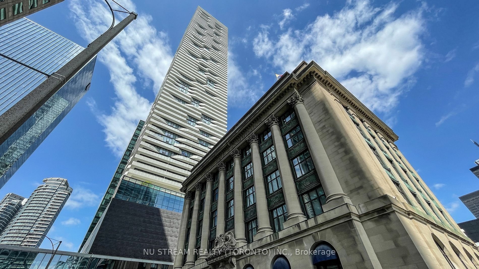 ICONIC LIVING AT 100 HARBOUR ST