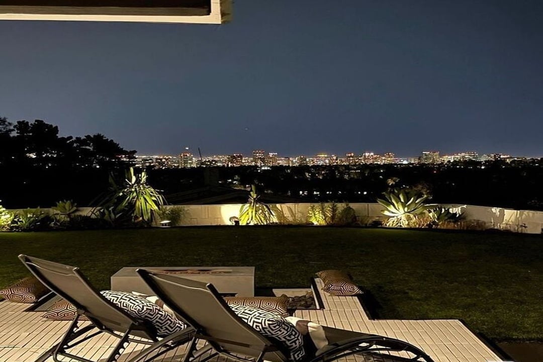 Monarch Pavilion, Beverly Grove Dr, 90210