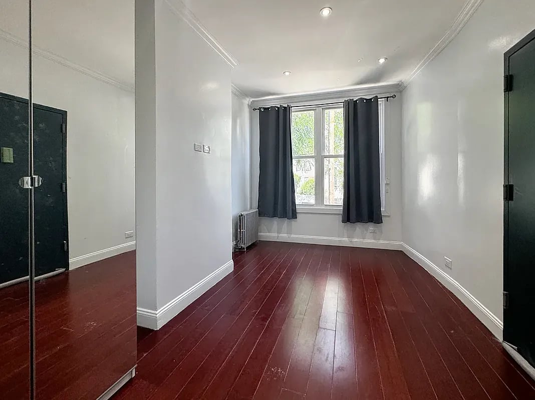 1867 Bleecker St 1L