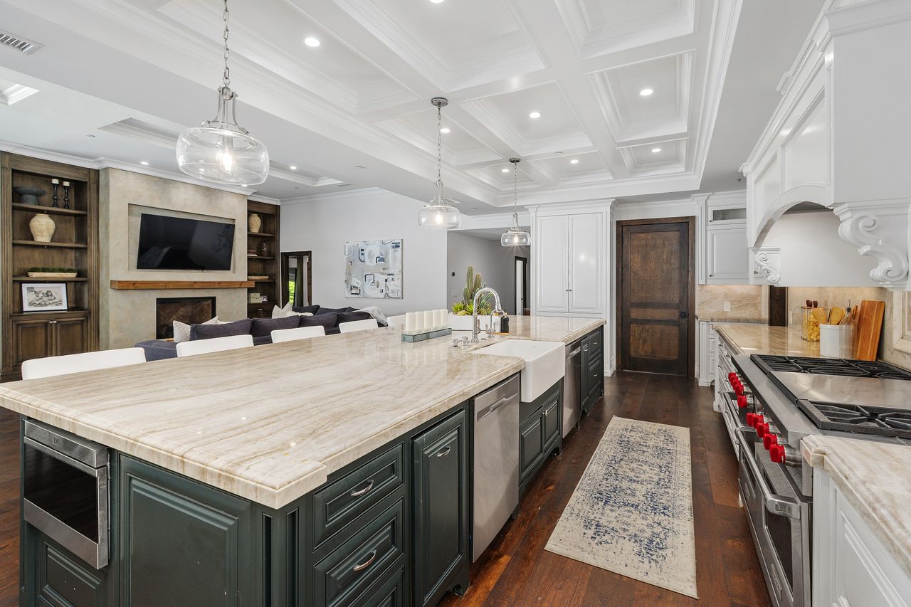 Luxury Estate in Big Canyon