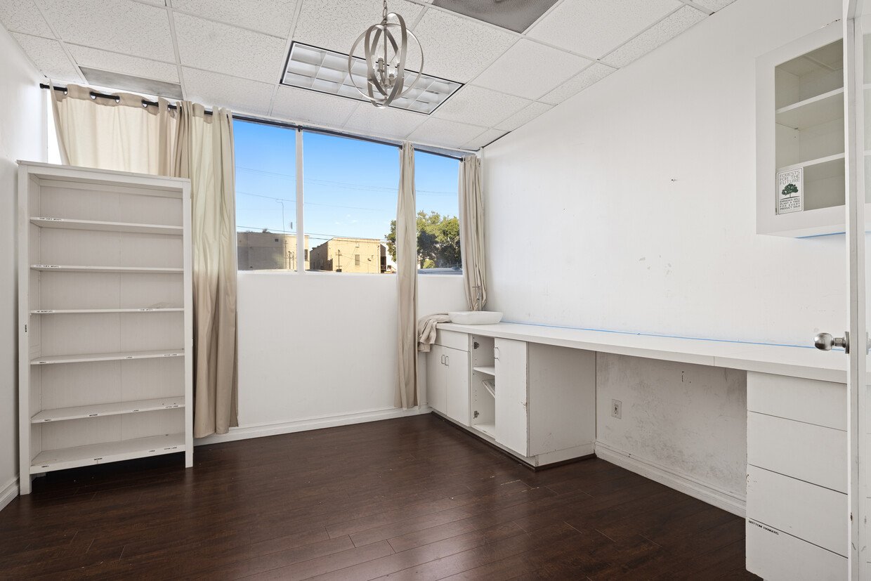 6221 Wilshire Blvd