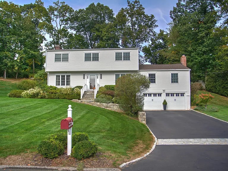 5 Hilly Field Ln