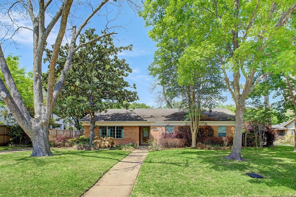 5642 Chevy Chase Dr