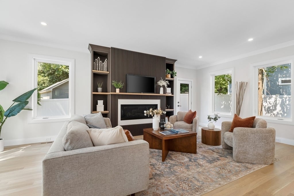 64 Woodside Ave