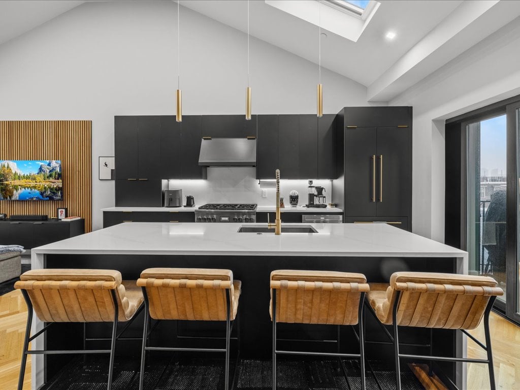 760 E Broadway Unit 2