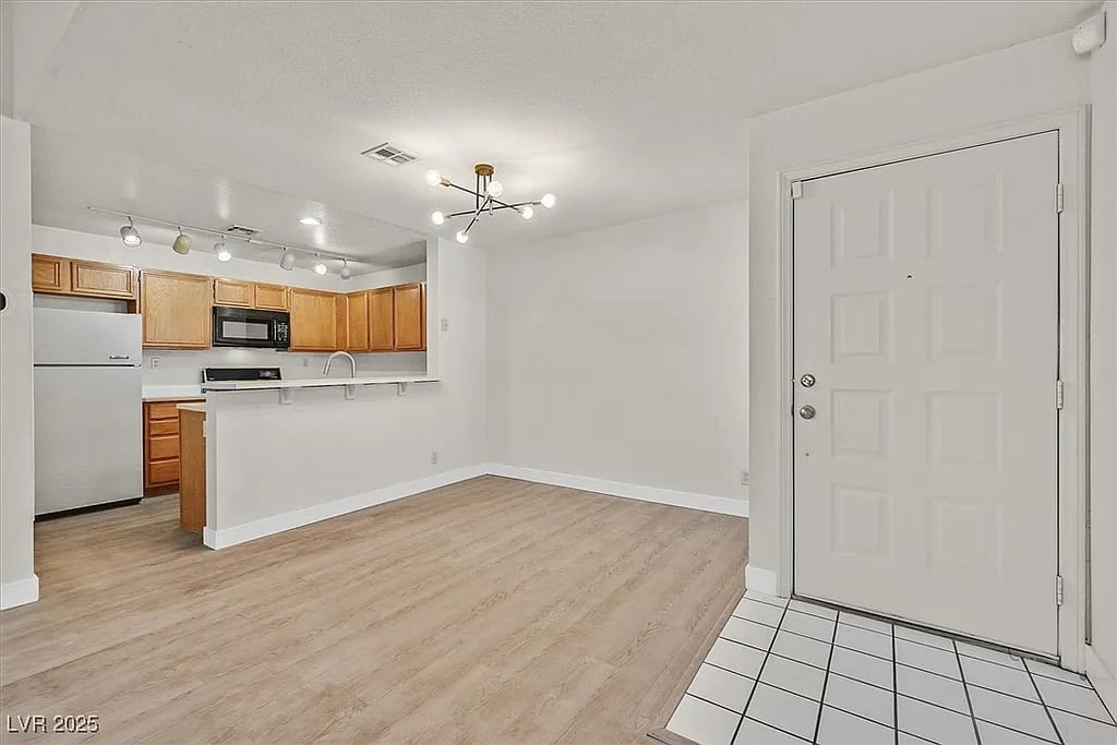 2633 S Durango Dr #204