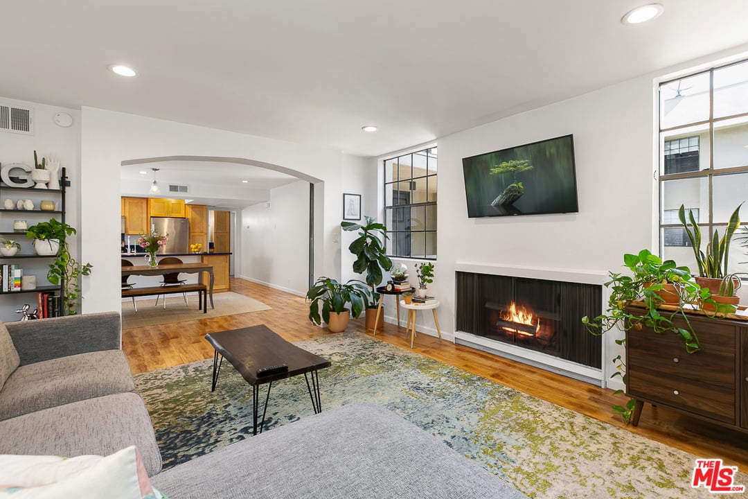 750 N Kings Rd, Unit 221