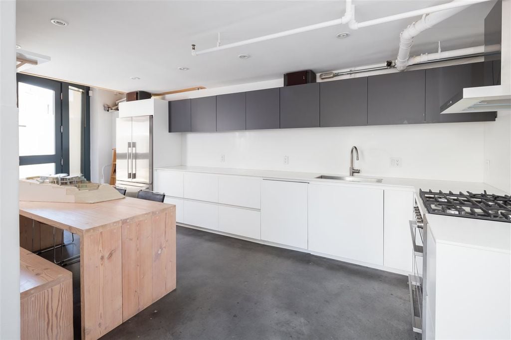 53 E Cordova St