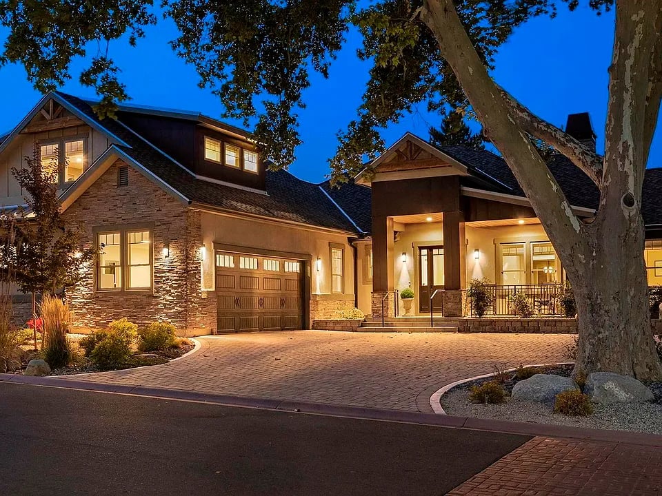 611 Silver Charm Way