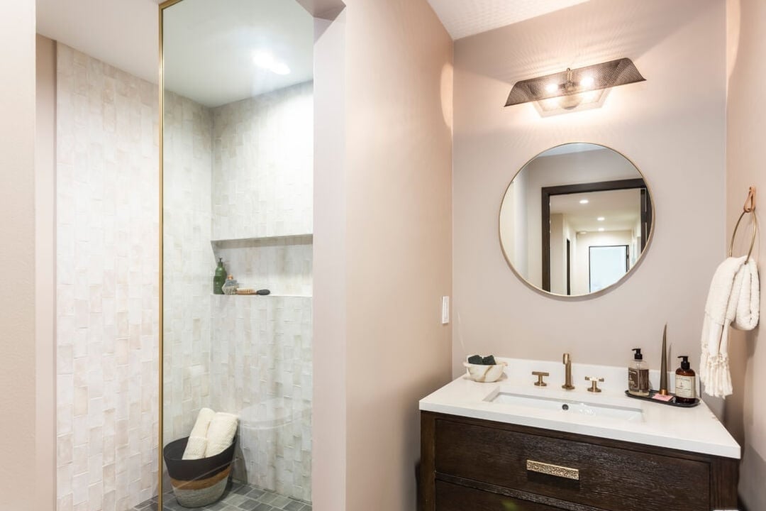 Halo Crest, Queens Rd, 90069