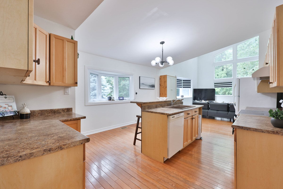 708 Montbeck Cres