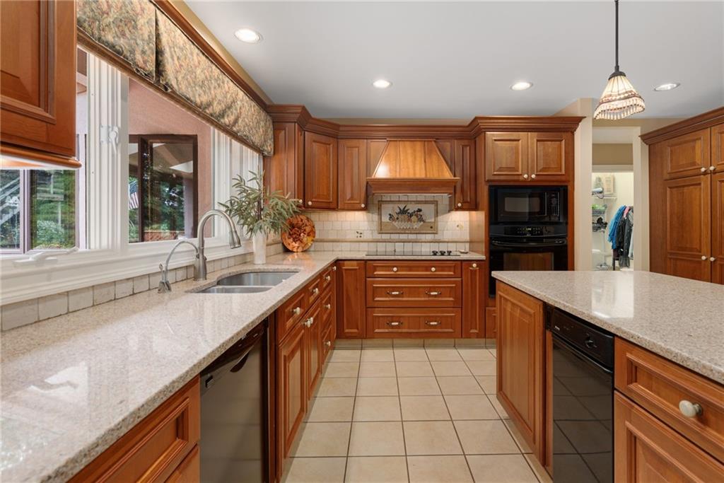 2 Lancers Lane, Lincoln, RI 02865