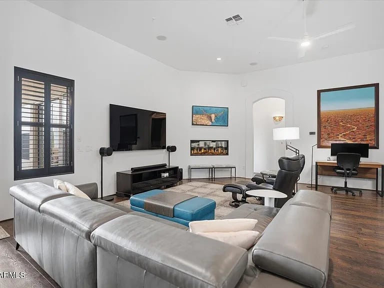 5311 E Gray Wolf Trail