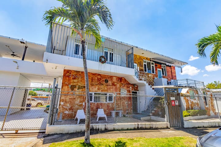 Beach House Apt 8 • King Studio w/ Kitchenette - Airbnb